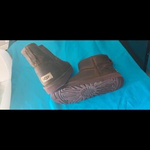 Ugg classic ultra mini boot size 10
